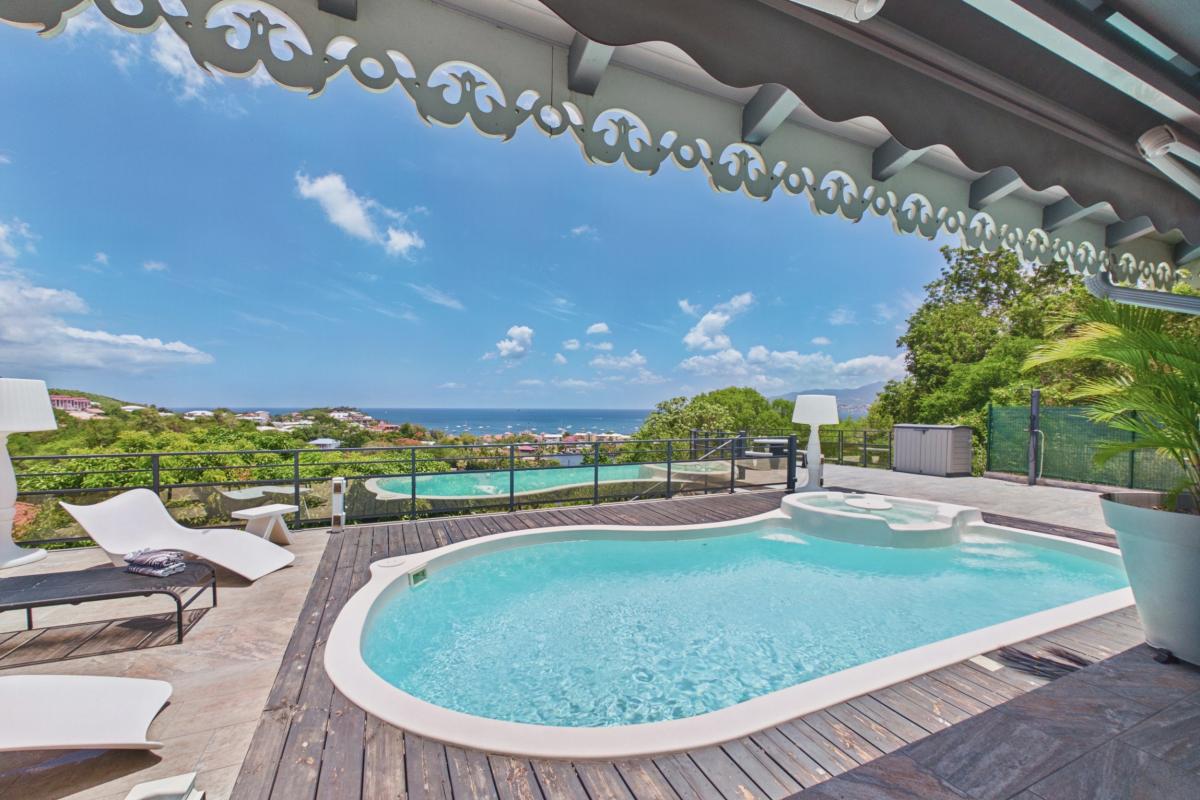 piscine-bain-remous-integre-vue-mer (2)